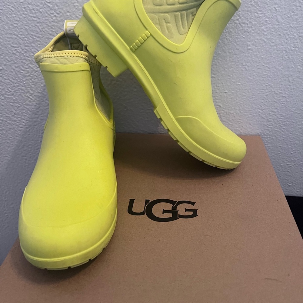 UGG Yellow Rain & Snow Boots Waterproof Rubber Design